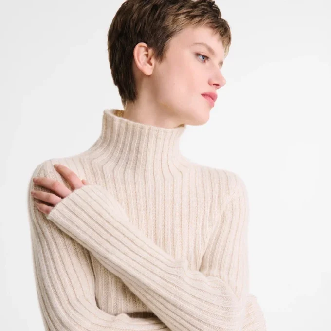 Ecru – Strickpullover mit hohem Kragen