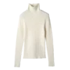Eng anliegender Pullover mit hohem Kragen
