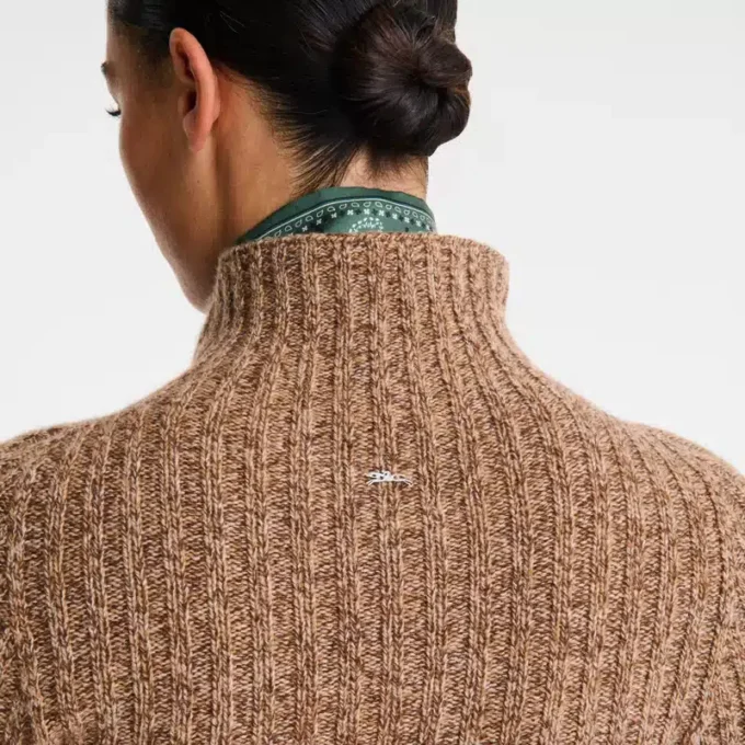 Schokoladenbraun – Strickpullover mit hohem Kragen